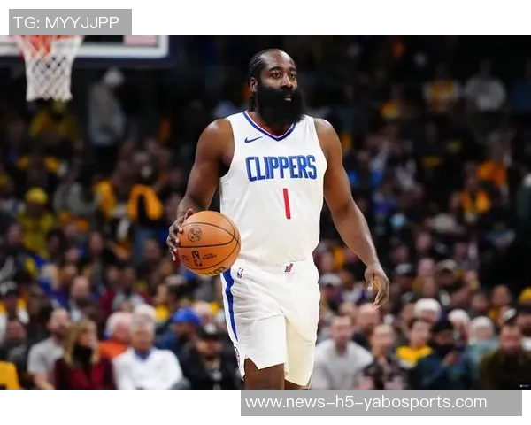 哈登半场表现亮眼三投两中助攻9次助力球队进攻展现全能风采